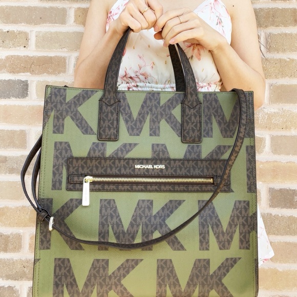 Gaby’sBags💕NWT Michael Kors XL Tote Bag logo - Picture 6 of 6